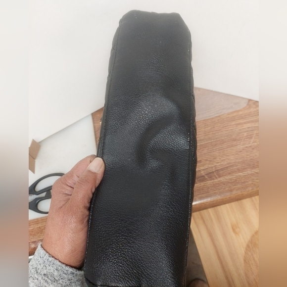 Elizabeth Grant Black Quilted Handbag/Purse - Picture 5 of 16